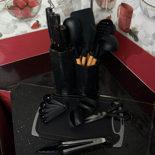 طقم سكاكين وملاعق فاخر بتصميم رخام عصري 🍽️✨